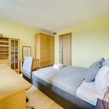 Charming Two Bedroom - Self Check In Апартаменты Паланга