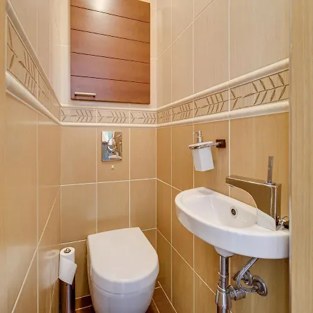 Апартаменты Charming Two Bedroom - Self Check In