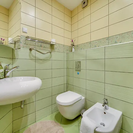 Charming Two Bedroom - Self Check In *