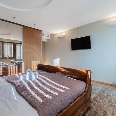 Charming Two Bedroom - Self Check In *