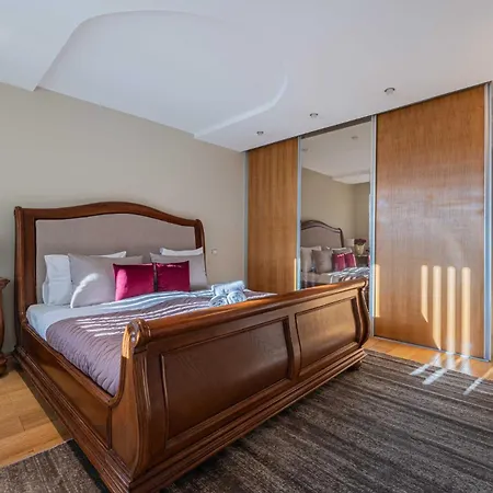 Apartment Charming Two Bedroom - Self Check In