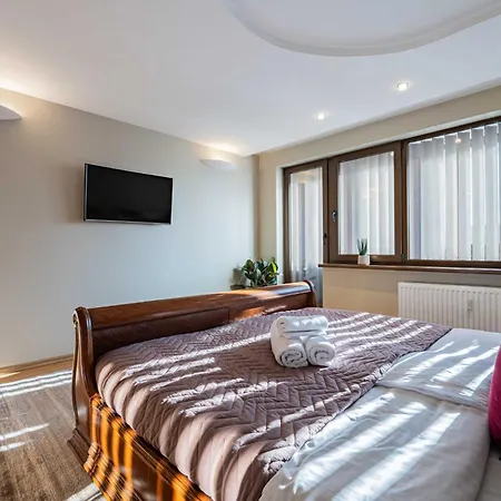 Charming Two Bedroom - Self Check In Palanga
