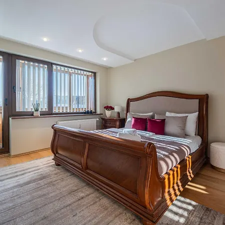 Charming Two Bedroom - Self Check In