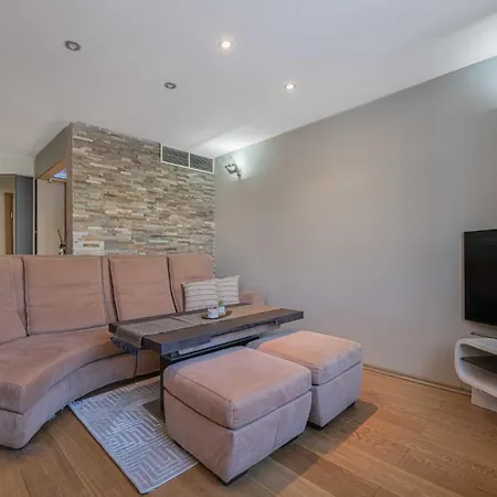 Apartment Charming Two Bedroom - Self Check In *