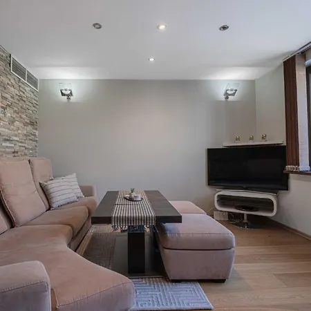 Charming Two Bedroom - Self Check In Palanga