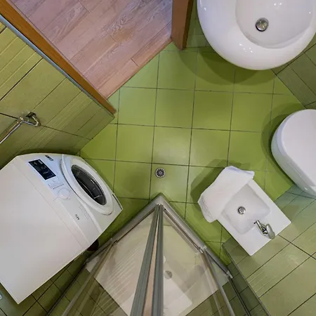 Charming Two Bedroom - Self Check In