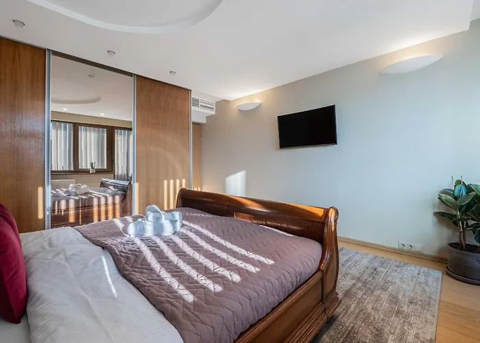 Charming Two Bedroom - Self Check In *