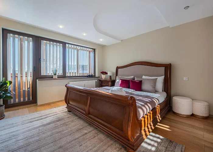 Charming Two Bedroom - Self Check In