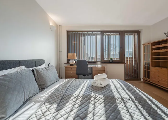 Charming Two Bedroom - Self Check In * パランガ