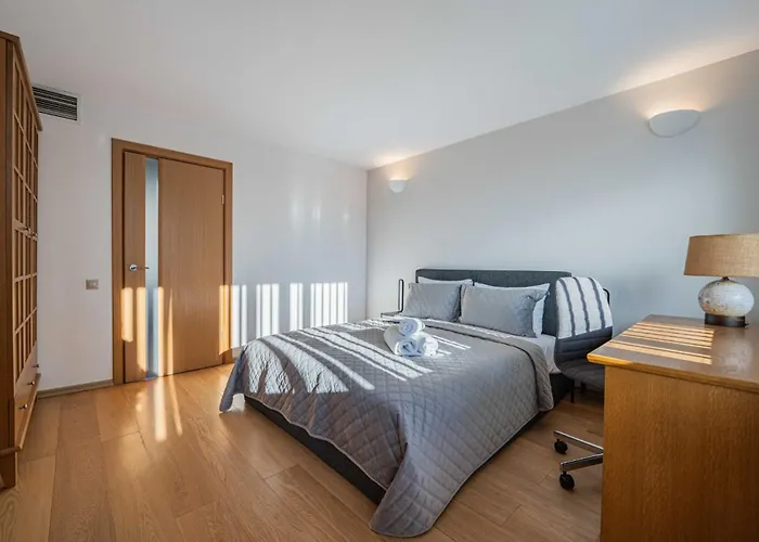 Charming Two Bedroom - Self Check In * パランガ