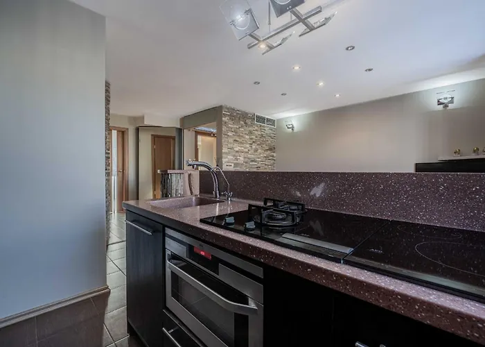 Charming Two Bedroom - Self Check In * パランガ