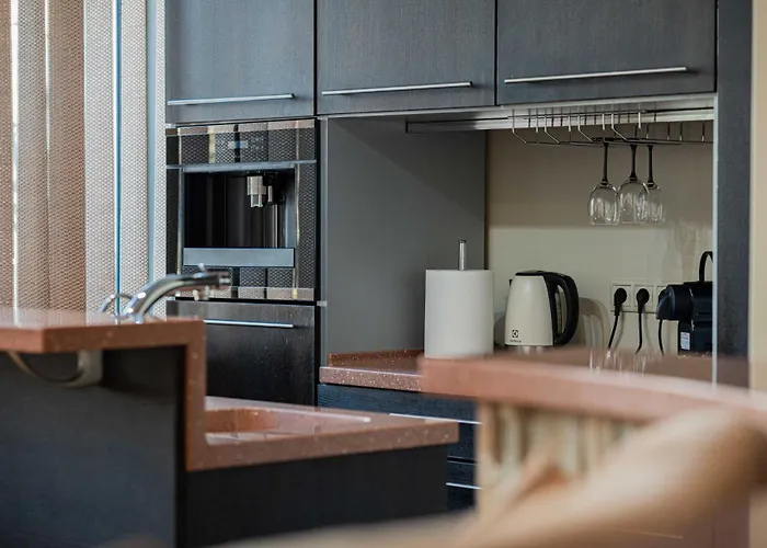 Charming Two Bedroom - Self Check In