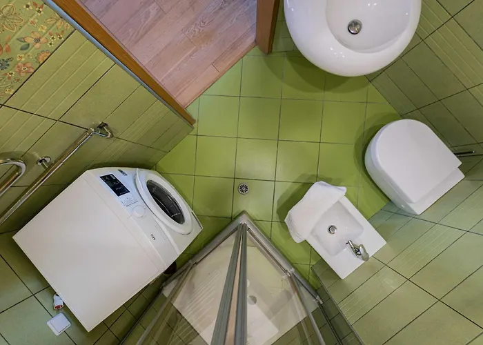 Charming Two Bedroom - Self Check In